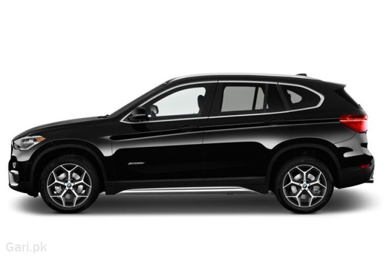 BMW X1 2022 Exterior Side View BMW X1 2022 Exterior Side View