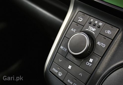 Toyota Wish 2017 Interior AC Controls Toyota Wish 2017 Interior AC Controls