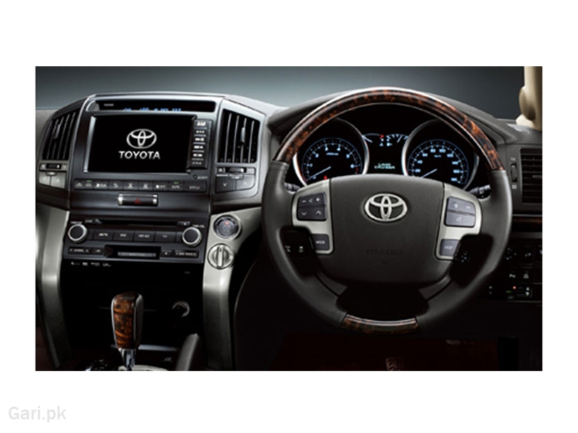 Toyota Land Cruiser V8 Price in Pakistan, Pictures and Specs