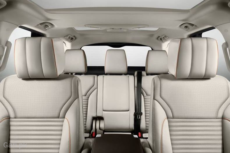 Land Rover Discovery HSE Luxury Price in Pakistan Specs & Features 2024