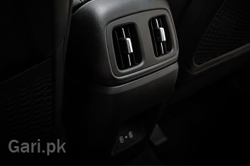 Hyundai Tucson Hybrid 2025 Interior Dual Rear AC Vents + Charging Ports Hyundai Tucson Hybrid 2025 Interior Dual Rear AC Vents + Charging Ports