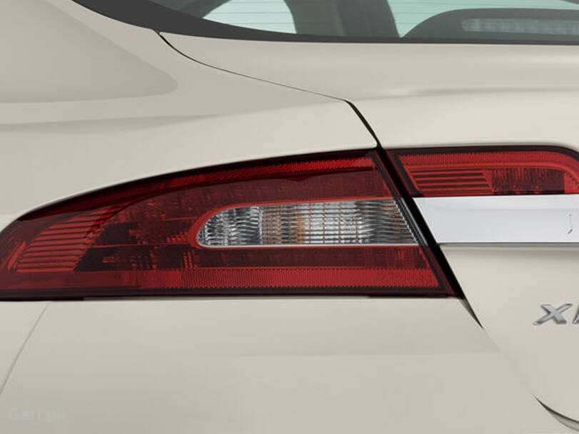 Jaguar XF 4.2 Supercharged V8 Jaguar XF 4.2 Supercharged V8