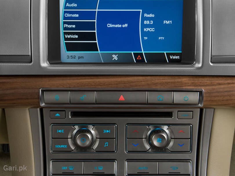 Jaguar XF 4.2 Supercharged V8 Jaguar XF 4.2 Supercharged V8