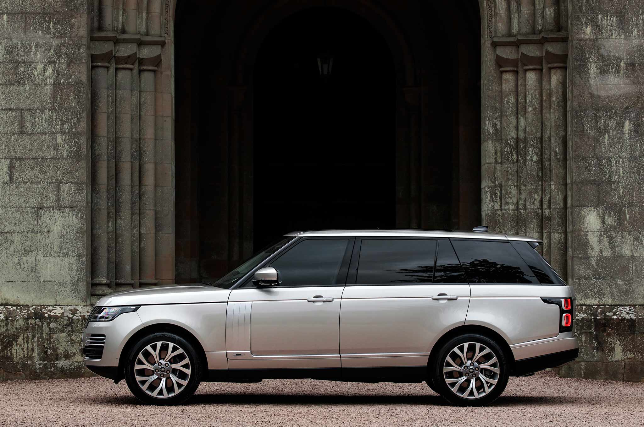 Jaguar Hybrid 2019 Range Rover P400e