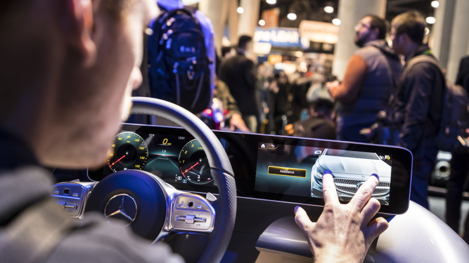 AI Infotainment System Mercedes with 3D Capabilities