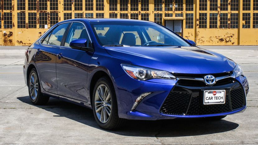 2018 Toyota Camry Hybrid Launches