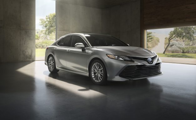 2018 Toyota Camry Hybrid Launches