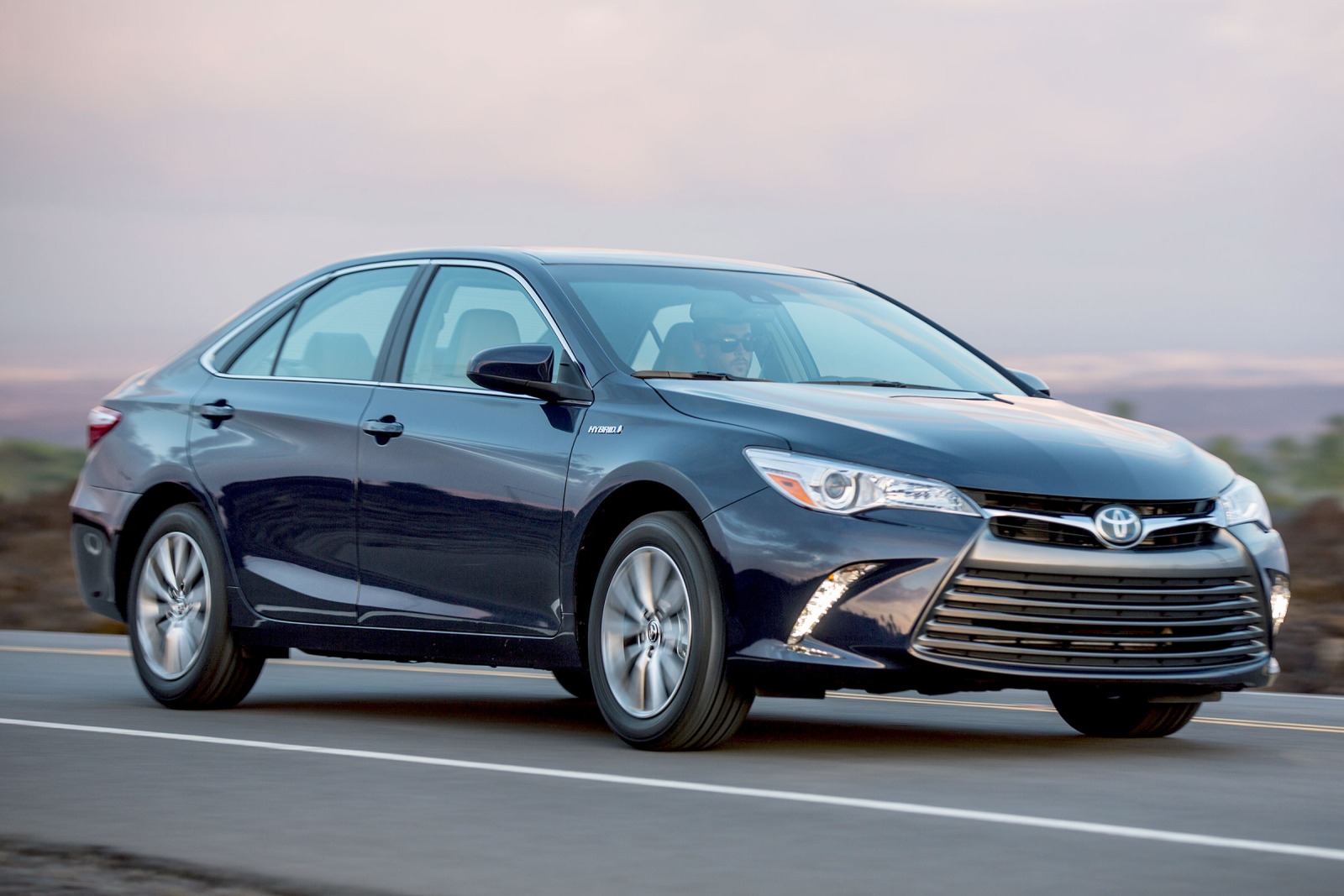 2018 Toyota Camry Hybrid Launches