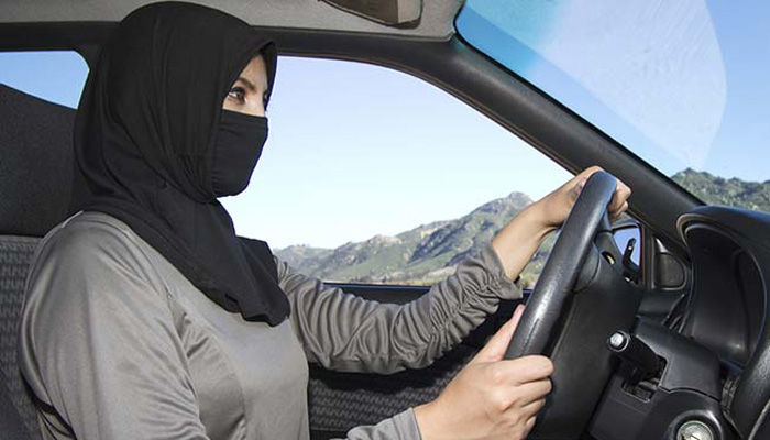 Thousands Saudi Women Start Driving