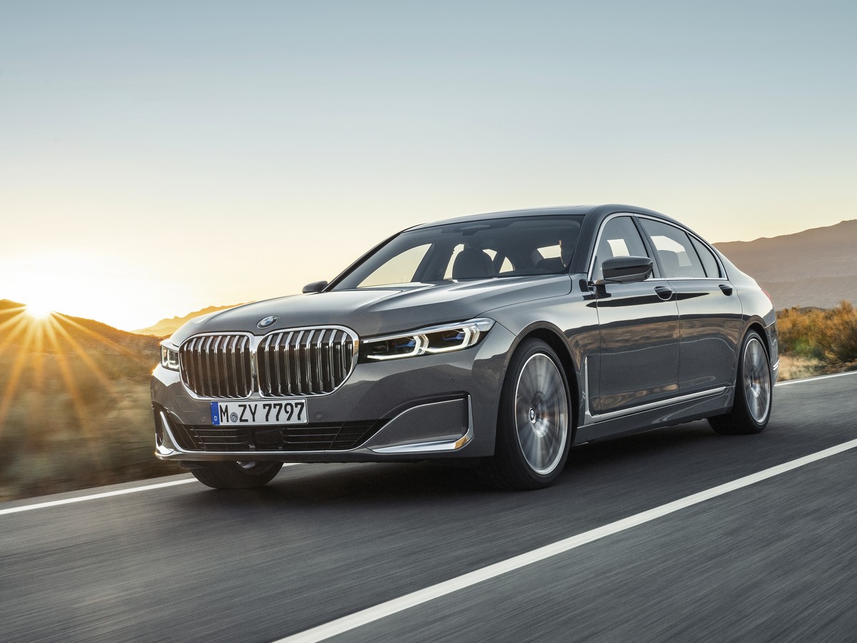 2020 BMW 7 Series Electric Plug in Hybrid Review