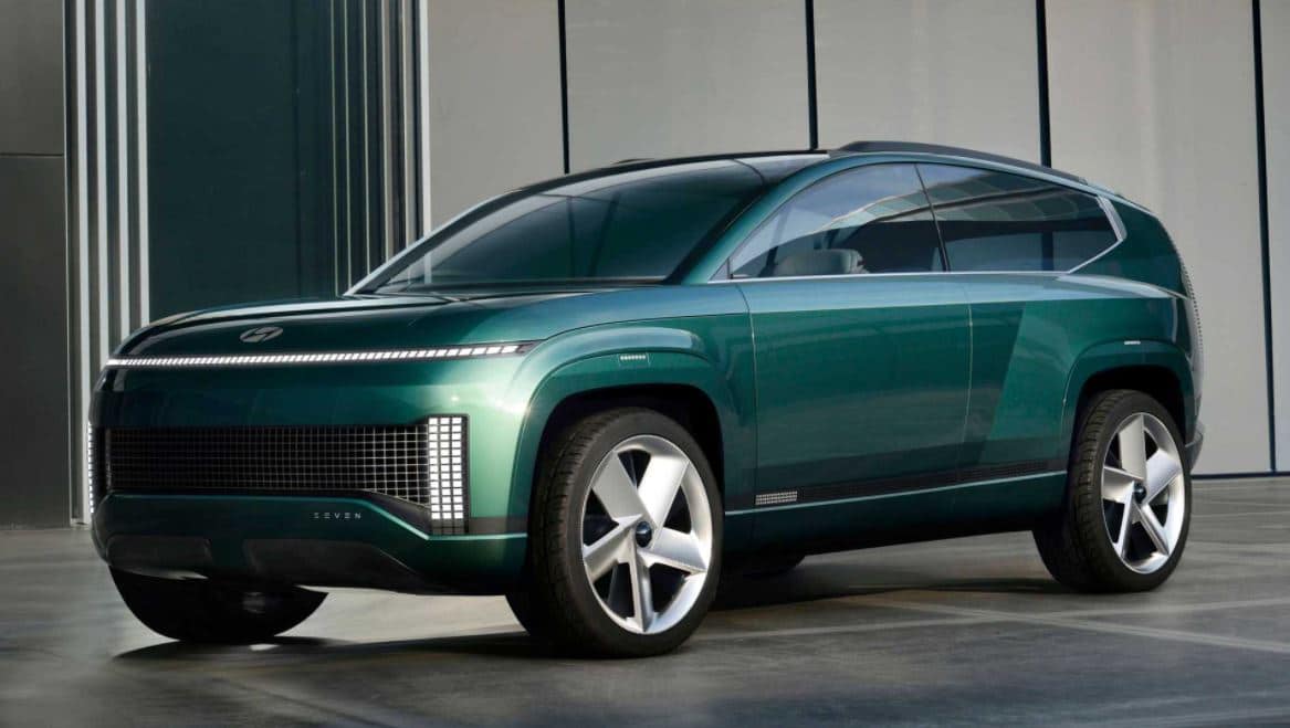 Hyundai Exhibits Futuristic Electric SUV Vehicle Hyundai Exhibits Futuristic Electric SUV Vehicle