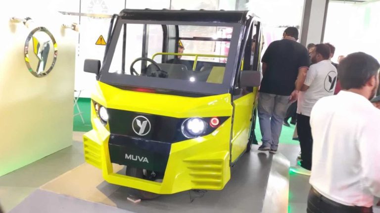 Electric Rickshaw has more space Than Wagon R