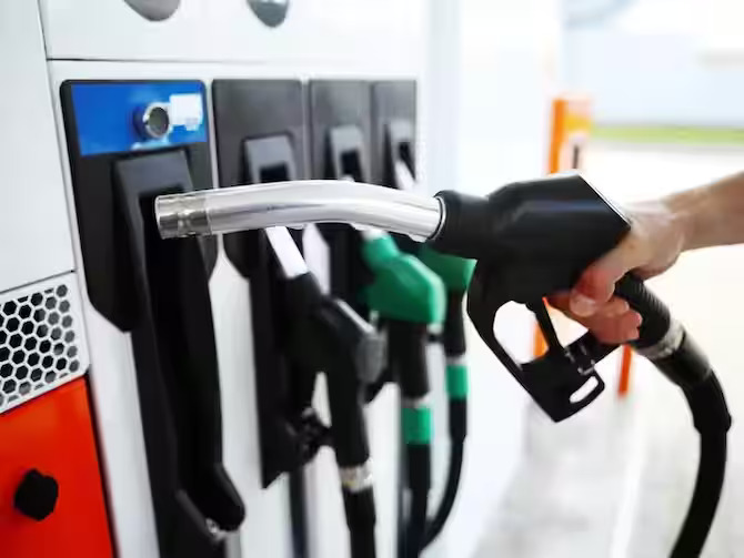 Petrol Prices Decreased in Pakistan Big Relief to Public Petrol Prices Decreased in Pakistan Big Relief to Public