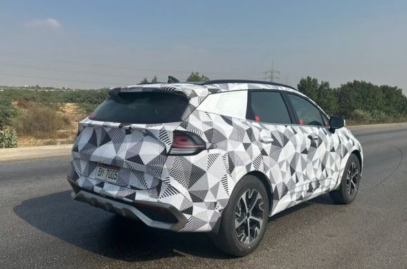 5th Generation Kia Sportage Hybrid Seen in Pakistan
