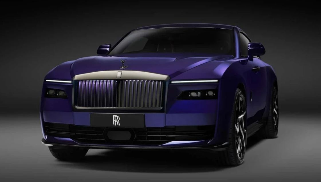Peak Power Unveiled: Rolls-Royce Black Badge Spectre
