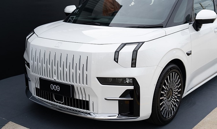 Zeekr 009 Luxury MPV Arrives in Pakistan - Price Revealed