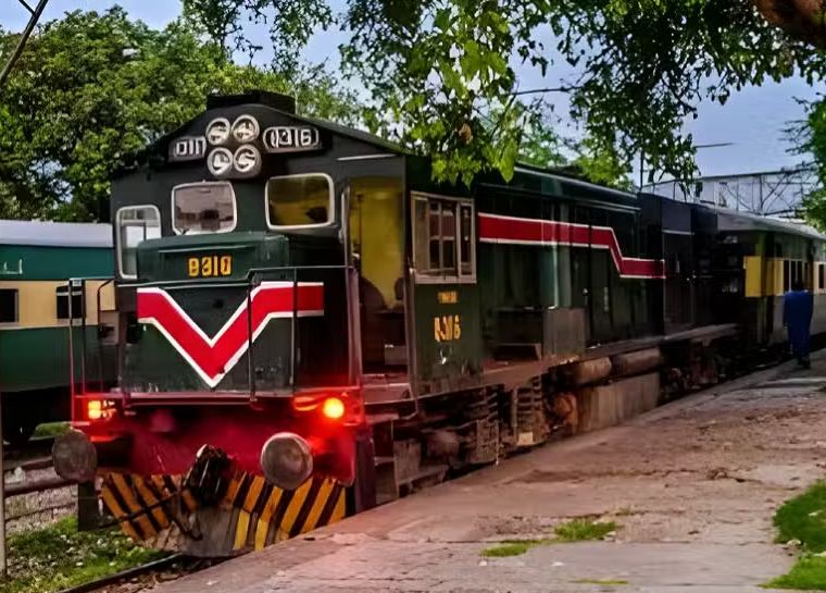 Pak Railways Slashes Luxury Saloon Fares by Up to Rs.328000
