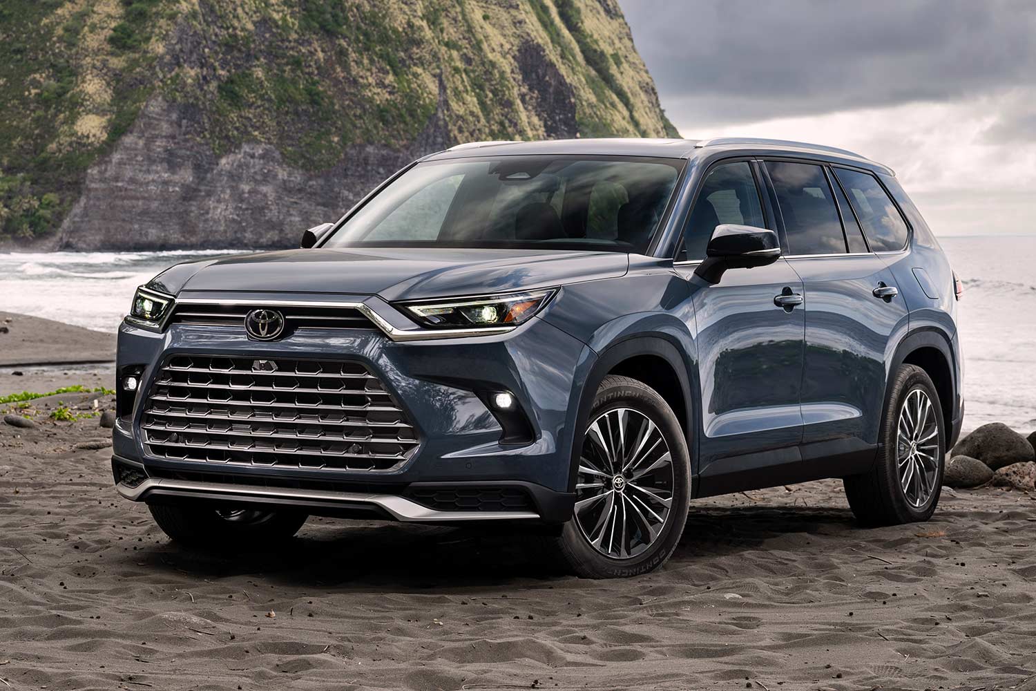 Toyota Grand Highlander CGI: Stunning Split-Headlight Look